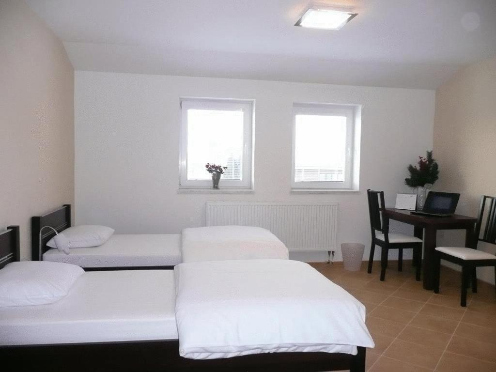 Hotel Pod Zelenou Český Těšín Buitenkant foto